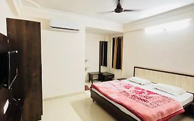 Hotel Chandram - 450Mtr I 10Min Walking From Shreenath Ji Temple Nathdwara 966O9O1Oo6